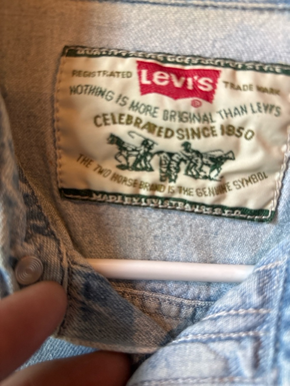 Levi's Men's medium Light Blue Denim Shirt - Classic Workshirt - Picture 2 of 5